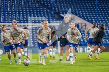 2022-12-22 - Chelsea players warm up during the UEFA Women's Champions League football match between Chelsea and Paris Saint-Germain on December 22, 2022 at Stamford Bridge stadium in London, England - FOOTBALL - WOMEN'S CHAMPIONS LEAGUE - CHELSEA V PARIS SG - UEFA CHAMPIONS LEAGUE WOMEN - SOCCER