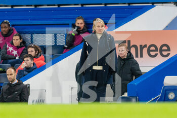 2022-12-22 - Chelsea manager Emma Hayes during the UEFA Women's Champions League football match between Chelsea and Paris Saint-Germain on December 22, 2022 at Stamford Bridge stadium in London, England - FOOTBALL - WOMEN'S CHAMPIONS LEAGUE - CHELSEA V PARIS SG - UEFA CHAMPIONS LEAGUE WOMEN - SOCCER