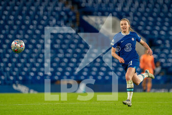 2022-12-22 - Chelsea defender Niamh Charles during the UEFA Women's Champions League football match between Chelsea and Paris Saint-Germain on December 22, 2022 at Stamford Bridge stadium in London, England - FOOTBALL - WOMEN'S CHAMPIONS LEAGUE - CHELSEA V PARIS SG - UEFA CHAMPIONS LEAGUE WOMEN - SOCCER