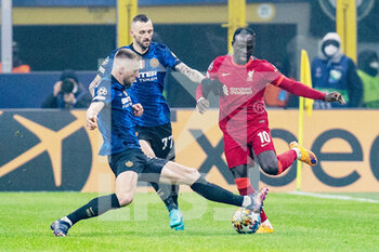 2022-02-16 - Inter Milan defender Milan Skriniar (37) tackles Liverpool forward Sadio Mane (10) during the UEFA Champions League, Round of 16, 1st leg football match between FC Internazionale and Liverpool FC on February 16, 2022 at San Siro Stadium in Milan, Italy - INTER - FC INTERNAZIONALE VS LIVERPOOL FC - UEFA CHAMPIONS LEAGUE - SOCCER