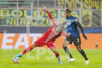 2022-02-16 - Inter Milan defender Denzel Dumfries (2) battles for possession with Liverpool forward Roberto Firmino (9) during the UEFA Champions League, Round of 16, 1st leg football match between FC Internazionale and Liverpool FC on February 16, 2022 at San Siro Stadium in Milan, Italy - INTER - FC INTERNAZIONALE VS LIVERPOOL FC - UEFA CHAMPIONS LEAGUE - SOCCER