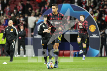 2022-02-23 - Raphael Varane of Manchester United warms up during the UEFA Champions League, round of 16, 1st leg football match between Atletico de Madrid and Manchester United on February 23, 2022 in Madrid, Spain - ATLETICO DE MADRID VS MANCHESTER UNITED - UEFA CHAMPIONS LEAGUE - SOCCER