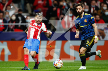 2022-02-23 - Angel Correa of Atletico de Madrid and Bruno Fernandes of Manchester United during the UEFA Champions League, round of 16, 1st leg football match between Atletico de Madrid and Manchester United on February 23, 2022 in Madrid, Spain - ATLETICO DE MADRID VS MANCHESTER UNITED - UEFA CHAMPIONS LEAGUE - SOCCER