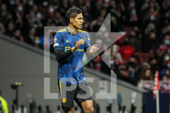 2022-02-23 - Raphael Varane of Manchester United during the UEFA Champions League, round of 16, 1st leg football match between Atletico de Madrid and Manchester United on February 23, 2022 in Madrid, Spain - ATLETICO DE MADRID VS MANCHESTER UNITED - UEFA CHAMPIONS LEAGUE - SOCCER