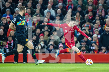 2022-03-08 - Liverpool defender Andrew Robertson (26) crosses the ball during the UEFA Champions League, Round of 16, 2nd leg football match between Liverpool and FC Internazionale on March 8, 2022 at Anfield stadium in Liverpool, England - LIVERPOOL VS FC INTERNAZIONALE - UEFA CHAMPIONS LEAGUE - SOCCER
