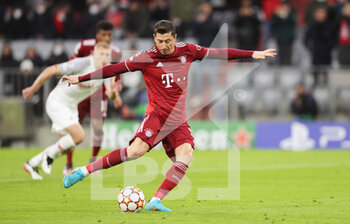 2022-03-08 - Robert Lewandowski of Bayern Munich scores a goal 1-0 during the UEFA Champions League, Round of 16, 2nd leg football match between Bayern Munich and Red Bull Salzburg on March 8, 2022 at Allianz Arena in Munich, Germany - BAYERN MUNICH VS RED BULL SALZBURG - UEFA CHAMPIONS LEAGUE - SOCCER