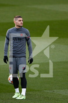 2022-03-08 - Marco Verratti during the training session of Paris Saint-Germain prior to the UEFA Champions League, round of 16, second leg football match against Real Madrid on March 8, 2022 at Santiago Bernabeu stadium in Madrid, Spain - TRAINING SESSION OF PARIS SAINT-GERMAIN PRIOR TO THE UEFA CHAMPIONS LEAGUE AGAINST REAL MADRID - UEFA CHAMPIONS LEAGUE - SOCCER