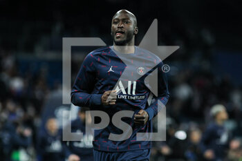 2022-03-09 - Danilo Pereira of PSG warms up during the UEFA Champions League, Round of 16, 2nd leg football match between Real Madrid and Paris Saint-Germain on March 9, 2022 at Santiago Bernabeu stadium in Madrid, Spain - REAL MADRID VS PARIS SAINT-GERMAIN - UEFA CHAMPIONS LEAGUE - SOCCER