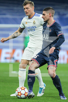 2022-03-09 - Toni Kroos of Real Madrid and Marco Verratti of PSG during the UEFA Champions League, Round of 16, 2nd leg football match between Real Madrid and Paris Saint-Germain on March 9, 2022 at Santiago Bernabeu stadium in Madrid, Spain - REAL MADRID VS PARIS SAINT-GERMAIN - UEFA CHAMPIONS LEAGUE - SOCCER