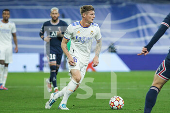2022-03-09 - Toni Kroos of Real Madrid during the UEFA Champions League, Round of 16, 2nd leg football match between Real Madrid and Paris Saint-Germain on March 9, 2022 at Santiago Bernabeu stadium in Madrid, Spain - REAL MADRID VS PARIS SAINT-GERMAIN - UEFA CHAMPIONS LEAGUE - SOCCER