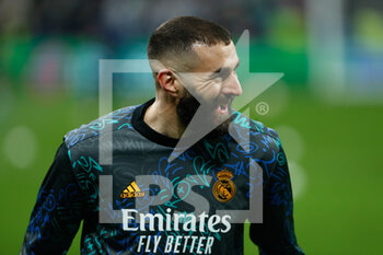 2022-03-09 - Karim Benzema of Real Madrid warms up during the UEFA Champions League, Round of 16, 2nd leg football match between Real Madrid and Paris Saint-Germain on March 9, 2022 at Santiago Bernabeu stadium in Madrid, Spain - REAL MADRID VS PARIS SAINT-GERMAIN - UEFA CHAMPIONS LEAGUE - SOCCER