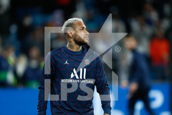 2022-03-09 - Neymar da Silva of PSG warms up during the UEFA Champions League, Round of 16, 2nd leg football match between Real Madrid and Paris Saint-Germain on March 9, 2022 at Santiago Bernabeu stadium in Madrid, Spain - REAL MADRID VS PARIS SAINT-GERMAIN - UEFA CHAMPIONS LEAGUE - SOCCER