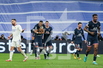 2022-03-09 - Kylian Mbappe of PSG celebrates a goal 0-1 with Neymar during the UEFA Champions League, Round of 16, 2nd leg football match between Real Madrid and Paris Saint-Germain on March 9, 2022 at Santiago Bernabeu stadium in Madrid, Spain - REAL MADRID VS PARIS SAINT-GERMAIN - UEFA CHAMPIONS LEAGUE - SOCCER