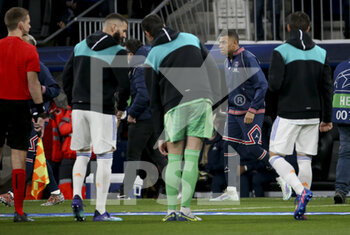 2022-03-09 - Kylian Mbappe of PSG enters the pitch while Karim Benzema of Real Madrid (left) looks on before the UEFA Champions League, Round of 16, 2nd leg football match between Real Madrid and Paris Saint-Germain (PSG) on March 9, 2022 at Santiago Bernabeu stadium in Madrid, Spain - REAL MADRID VS PARIS SAINT-GERMAIN - UEFA CHAMPIONS LEAGUE - SOCCER
