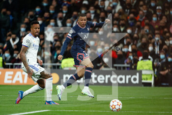 2022-03-09 - Kylian Mbappe of PSG and Eder Militao of Real Madrid during the UEFA Champions League, Round of 16, 2nd leg football match between Real Madrid and Paris Saint-Germain on March 9, 2022 at Santiago Bernabeu stadium in Madrid, Spain - REAL MADRID VS PARIS SAINT-GERMAIN - UEFA CHAMPIONS LEAGUE - SOCCER