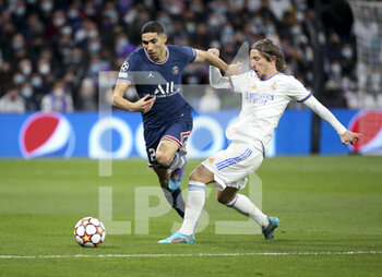 2022-03-09 - Achraf Hakimi of PSG, Luka Modric of Real Madrid during the UEFA Champions League, Round of 16, 2nd leg football match between Real Madrid and Paris Saint-Germain (PSG) on March 9, 2022 at Santiago Bernabeu stadium in Madrid, Spain - REAL MADRID VS PARIS SAINT-GERMAIN - UEFA CHAMPIONS LEAGUE - SOCCER