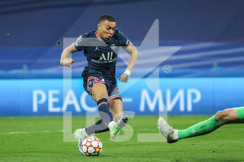 2022-03-09 - Kylian Mbappe of PSG during the UEFA Champions League, Round of 16, 2nd leg football match between Real Madrid and Paris Saint-Germain on March 9, 2022 at Santiago Bernabeu stadium in Madrid, Spain - REAL MADRID VS PARIS SAINT-GERMAIN - UEFA CHAMPIONS LEAGUE - SOCCER