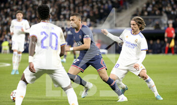 2022-03-09 - Kylian Mbappe of PSG, Luka Modric of Real Madrid during the UEFA Champions League, Round of 16, 2nd leg football match between Real Madrid and Paris Saint-Germain (PSG) on March 9, 2022 at Santiago Bernabeu stadium in Madrid, Spain - REAL MADRID VS PARIS SAINT-GERMAIN - UEFA CHAMPIONS LEAGUE - SOCCER