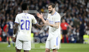 2022-03-09 - Nacho Fernandez of Real Madrid talks to Vinicius Junior (left) during the UEFA Champions League, Round of 16, 2nd leg football match between Real Madrid and Paris Saint-Germain (PSG) on March 9, 2022 at Santiago Bernabeu stadium in Madrid, Spain - REAL MADRID VS PARIS SAINT-GERMAIN - UEFA CHAMPIONS LEAGUE - SOCCER