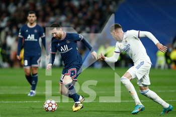 2022-03-09 - Lionel Messi of PSG and Fede Valverde of Real Madrid during the UEFA Champions League, Round of 16, 2nd leg football match between Real Madrid and Paris Saint-Germain on March 9, 2022 at Santiago Bernabeu stadium in Madrid, Spain - REAL MADRID VS PARIS SAINT-GERMAIN - UEFA CHAMPIONS LEAGUE - SOCCER