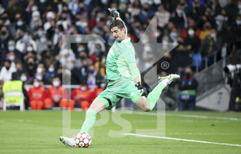 2022-03-09 - Goalkeeper of Real Madrid Thibaut Courtois during the UEFA Champions League, Round of 16, 2nd leg football match between Real Madrid and Paris Saint-Germain (PSG) on March 9, 2022 at Santiago Bernabeu stadium in Madrid, Spain - REAL MADRID VS PARIS SAINT-GERMAIN - UEFA CHAMPIONS LEAGUE - SOCCER