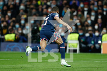 2022-03-09 - Kylian Mbappe of PSG celebrates a goal 0-1 during the UEFA Champions League, Round of 16, 2nd leg football match between Real Madrid and Paris Saint-Germain on March 9, 2022 at Santiago Bernabeu stadium in Madrid, Spain - REAL MADRID VS PARIS SAINT-GERMAIN - UEFA CHAMPIONS LEAGUE - SOCCER