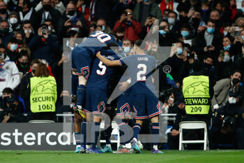 2022-03-09 - Kylian Mbappe of PSG celebrates a goal 0-1 with teammates during the UEFA Champions League, Round of 16, 2nd leg football match between Real Madrid and Paris Saint-Germain on March 9, 2022 at Santiago Bernabeu stadium in Madrid, Spain - REAL MADRID VS PARIS SAINT-GERMAIN - UEFA CHAMPIONS LEAGUE - SOCCER