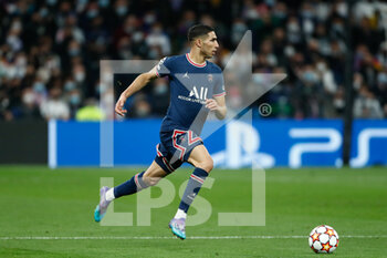 2022-03-09 - Achraf Hakimi of PSG during the UEFA Champions League, Round of 16, 2nd leg football match between Real Madrid and Paris Saint-Germain on March 9, 2022 at Santiago Bernabeu stadium in Madrid, Spain - REAL MADRID VS PARIS SAINT-GERMAIN - UEFA CHAMPIONS LEAGUE - SOCCER