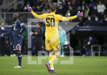 2022-03-09 - Goalkeeper of PSG Gianluigi Donnarumma protests after the first goal of Real Madrid during the UEFA Champions League, Round of 16, 2nd leg football match between Real Madrid and Paris Saint-Germain (PSG) on March 9, 2022 at Santiago Bernabeu stadium in Madrid, Spain - REAL MADRID VS PARIS SAINT-GERMAIN - UEFA CHAMPIONS LEAGUE - SOCCER