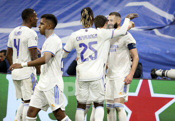 2022-03-09 - Karim Benzema of Real Madrid celebrates his goal with teammates during the UEFA Champions League, Round of 16, 2nd leg football match between Real Madrid and Paris Saint-Germain (PSG) on March 9, 2022 at Santiago Bernabeu stadium in Madrid, Spain - REAL MADRID VS PARIS SAINT-GERMAIN - UEFA CHAMPIONS LEAGUE - SOCCER
