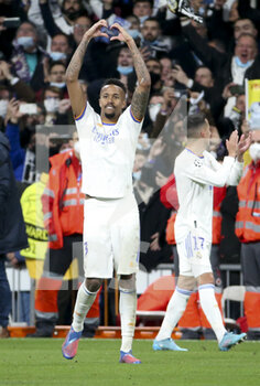 2022-03-09 - Eder Militao of Real Madrid and teammates celebrate the victory following the UEFA Champions League, Round of 16, 2nd leg football match between Real Madrid and Paris Saint-Germain (PSG) on March 9, 2022 at Santiago Bernabeu stadium in Madrid, Spain - REAL MADRID VS PARIS SAINT-GERMAIN - UEFA CHAMPIONS LEAGUE - SOCCER