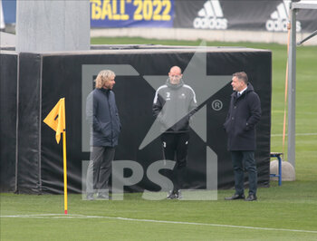 2022-03-15 - Coach Massimiliano Allegri of Juventus Fc with Pavel Nedved vc president of the club during the training of the Juventus Fc team the day before the UEFA Champions League Match at the Juventus Training Center -  Continassa, Torino, Italy Photo Nderim KACELI - TRAINING OF JUVENTUS FC PRIOR THE JUVENTUS FC VS VILLAREAL FC - UEFA CHAMPIONS LEAGUE - SOCCER