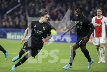 2022-03-15 - Darwin Nunez of Benfica celebrates his winning goal with Soualiho Meite during the UEFA Champions League, Round of 16, 2nd leg football match between AFC AJAX Amsterdam and SL Benfica Lisbon on March 15, 2022 at Johan Cruijff ArenA in Amsterdam, Netherlands - AFC AJAX AMSTERDAM VS SL BENFICA LISBON - UEFA CHAMPIONS LEAGUE - SOCCER