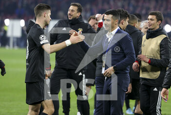 2022-03-15 - Coach of Benfica Nelson Verissimo and Julian Weigl (left) celebrate the victory and the qualification following the UEFA Champions League, Round of 16, 2nd leg football match between AFC AJAX Amsterdam and SL Benfica Lisbon on March 15, 2022 at Johan Cruijff ArenA in Amsterdam, Netherlands - AFC AJAX AMSTERDAM VS SL BENFICA LISBON - UEFA CHAMPIONS LEAGUE - SOCCER