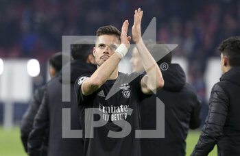 2022-03-15 - Julian Weigl of Benfica and teammates celebrate the victory and the qualification following the UEFA Champions League, Round of 16, 2nd leg football match between AFC AJAX Amsterdam and SL Benfica Lisbon on March 15, 2022 at Johan Cruijff ArenA in Amsterdam, Netherlands - AFC AJAX AMSTERDAM VS SL BENFICA LISBON - UEFA CHAMPIONS LEAGUE - SOCCER