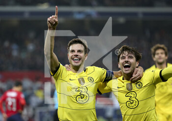 2022-03-16 - Cesar Azpilicueta of Chelsea celebrates his goal with Mason Mount during the UEFA Champions League, Round of 16, 2nd leg football match between Lille OSC (LOSC) and Chelsea on March 16, 2022 at Stade Pierre Mauroy in Villeneuve-d'Ascq near Lille, France - LOSC LILLE VS CHELSEA - UEFA CHAMPIONS LEAGUE - SOCCER