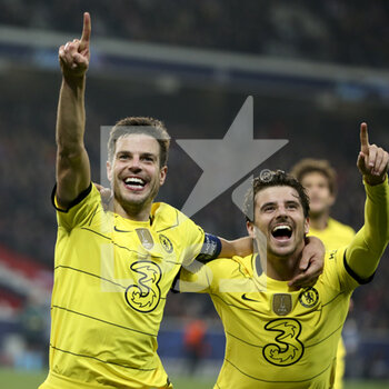 2022-03-16 - Cesar Azpilicueta of Chelsea celebrates his goal with Mason Mount during the UEFA Champions League, Round of 16, 2nd leg football match between Lille OSC (LOSC) and Chelsea on March 16, 2022 at Stade Pierre Mauroy in Villeneuve-d'Ascq near Lille, France - LOSC LILLE VS CHELSEA - UEFA CHAMPIONS LEAGUE - SOCCER