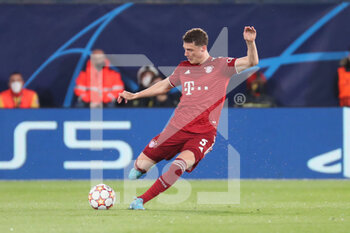 2022-04-06 - Benjamin Pavard (Bayern Munich) in action - VILLARREAL FC VS BAYERN MUNICH - UEFA CHAMPIONS LEAGUE - SOCCER