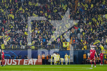 2022-04-06 - Villarreal players celebrating with their supporters - VILLARREAL FC VS BAYERN MUNICH - UEFA CHAMPIONS LEAGUE - SOCCER