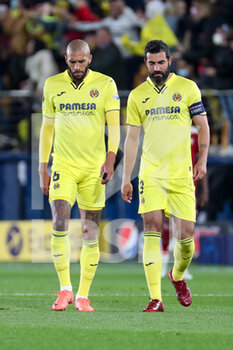 2022-04-06 - Etienne Capoue (Villarreal CF) and Raul Albiol (Villarreal CF) - VILLARREAL FC VS BAYERN MUNICH - UEFA CHAMPIONS LEAGUE - SOCCER