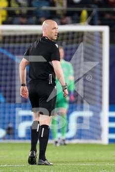 2022-04-06 - Referee Anthony Taylor - VILLARREAL FC VS BAYERN MUNICH - UEFA CHAMPIONS LEAGUE - SOCCER