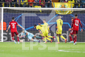 2022-04-06 - Geronimo Rulli (Villarreal CF) saving - VILLARREAL FC VS BAYERN MUNICH - UEFA CHAMPIONS LEAGUE - SOCCER