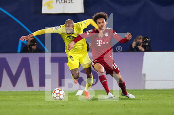 2022-04-06 - Etienne Capoue (Villarreal CF) vies for the ball with Leroy Sané (Bayern Munich) - VILLARREAL FC VS BAYERN MUNICH - UEFA CHAMPIONS LEAGUE - SOCCER