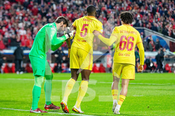 2022-04-05 - Liverpool goalkeeper Alisson Becker (1) and Liverpool defender Trent Alexander-Arnold (66) pick up Liverpool defender Ibrahima Konate (5) after his mistake led to Benfica's first goal during the UEFA Champions League, Quarter-finals, 1st leg football match between Benfica and Liverpool on April 5, 2022 at Estadio da Luz in Benfica, Portugal - BENFICA VS LIVERPOOL - UEFA CHAMPIONS LEAGUE - SOCCER