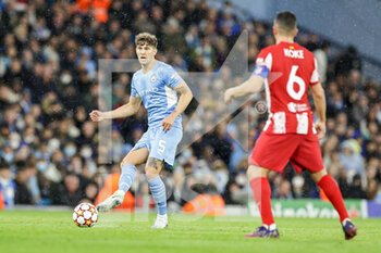 2022-04-05 - John Stones (5) of Manchester City during the UEFA Champions League, Quarter-finals, 1st leg football match between Manchester City and Atletico Madrid on April 5, 2022 at the Etihad Stadium in Manchester, England - MANCHESTER CITY VS ATLETICO MADRID - UEFA CHAMPIONS LEAGUE - SOCCER