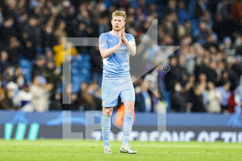 2022-04-05 - Kevin De Bruyne (17) of Manchester City celebrates at full time during the UEFA Champions League, Quarter-finals, 1st leg football match between Manchester City and Atletico Madrid on April 5, 2022 at the Etihad Stadium in Manchester, England - MANCHESTER CITY VS ATLETICO MADRID - UEFA CHAMPIONS LEAGUE - SOCCER