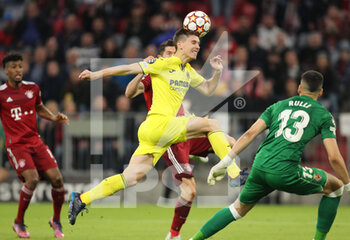 2022-04-12 - Juan Foyth of Villarreal heads clear during the UEFA Champions League, Quarter-finals, 2nd leg football match between Bayern Munich and Villarreal CF on April 12, 2022 at Allianz Arena in Munich, Germany - BAYERN MUNICH VS VILLARREAL CF - UEFA CHAMPIONS LEAGUE - SOCCER