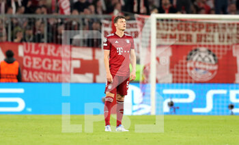 2022-04-12 - Benjamin Pavard of Bayern Munich looks dejected during the UEFA Champions League, Quarter-finals, 2nd leg football match between Bayern Munich and Villarreal CF on April 12, 2022 at Allianz Arena in Munich, Germany - BAYERN MUNICH VS VILLARREAL CF - UEFA CHAMPIONS LEAGUE - SOCCER