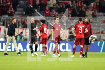 2022-04-12 - Bayern Munich players look dejected after the UEFA Champions League, Quarter-finals, 2nd leg football match between Bayern Munich and Villarreal CF on April 12, 2022 at Allianz Arena in Munich, Germany - BAYERN MUNICH VS VILLARREAL CF - UEFA CHAMPIONS LEAGUE - SOCCER