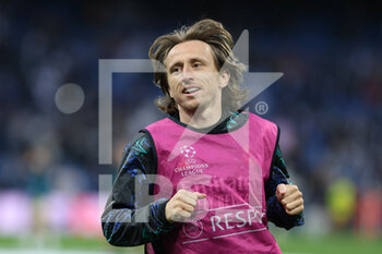 2022-04-12 - Luka Modric of Real Madrid warms up during the UEFA Champions League, Quarter-finals, 2nd leg football match between Real Madrid and Chelsea on april 12, 2022 at Santiago Bernabeu stadium in Madrid, Spain - REAL MADRID VS CHELSEA - UEFA CHAMPIONS LEAGUE - SOCCER
